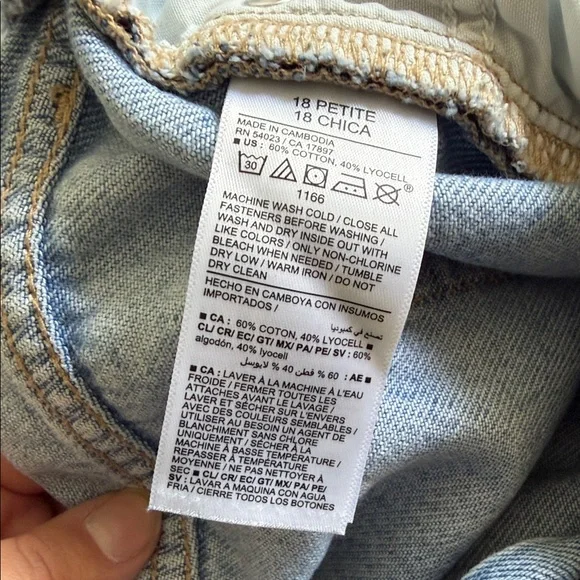 Old Navy Light Blue Denim Cargo Jeans - Picture 4 of 4